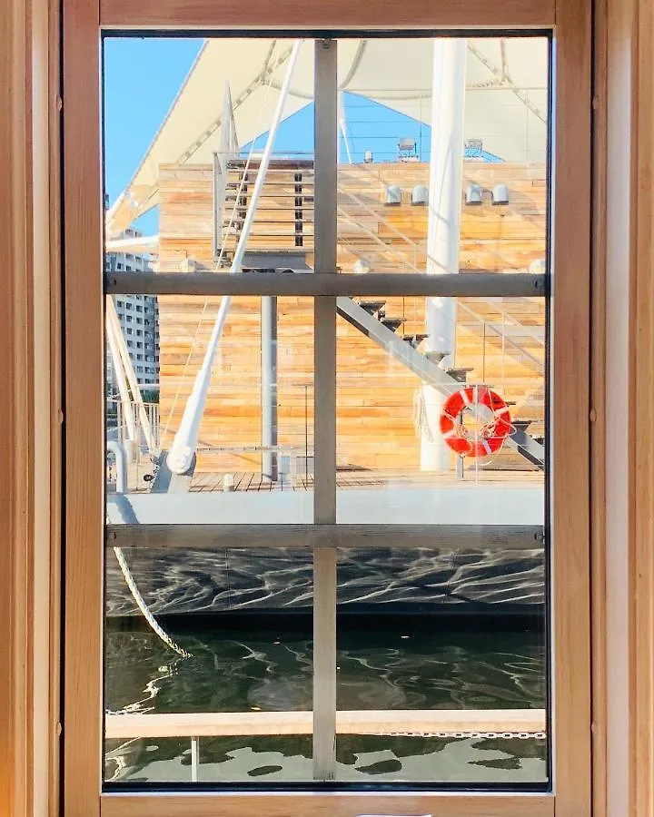 Petals Tokyo - Floating Hotel