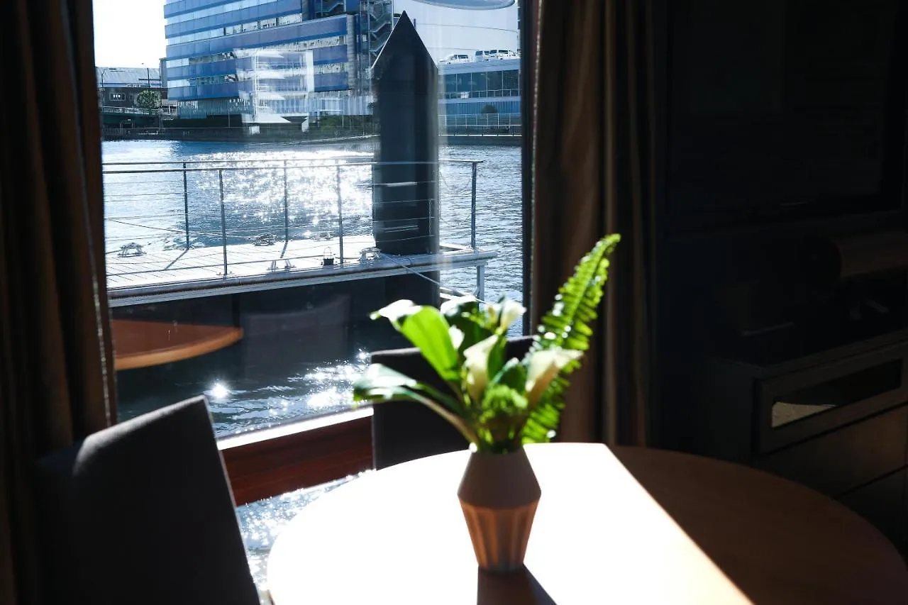 Petals Tokyo - Floating Hotel