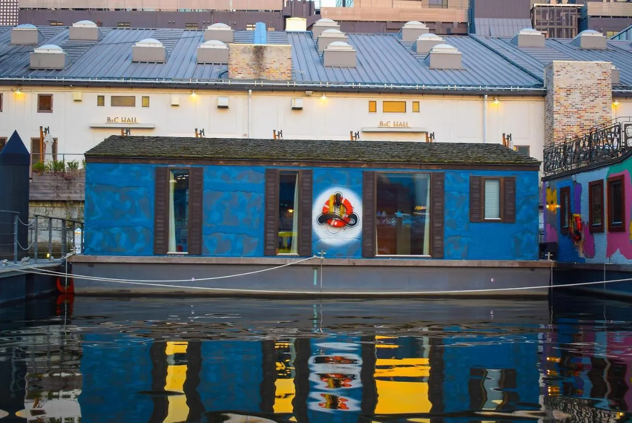 Petals Tokyo - Floating Hotel 4*,  Japonsko